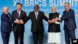 Các nhà lãnh đạo của Brazil, Trung Quốc, Nam Phi, Ấn Độ và Nga tại hội nghị thượng đỉnh BRICS ở Johannesburg, 23/8/2023.