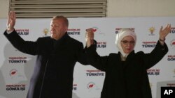 Cumhurbaşkanı Erdoğan ve eşi Emine Erdoğan'ın COVID-19 testleri pozitif çıktı