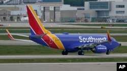 Máy bay của hãng hàng không Southwest Airlines tại Phi trường Quốc tế Cleveland Hopkins.